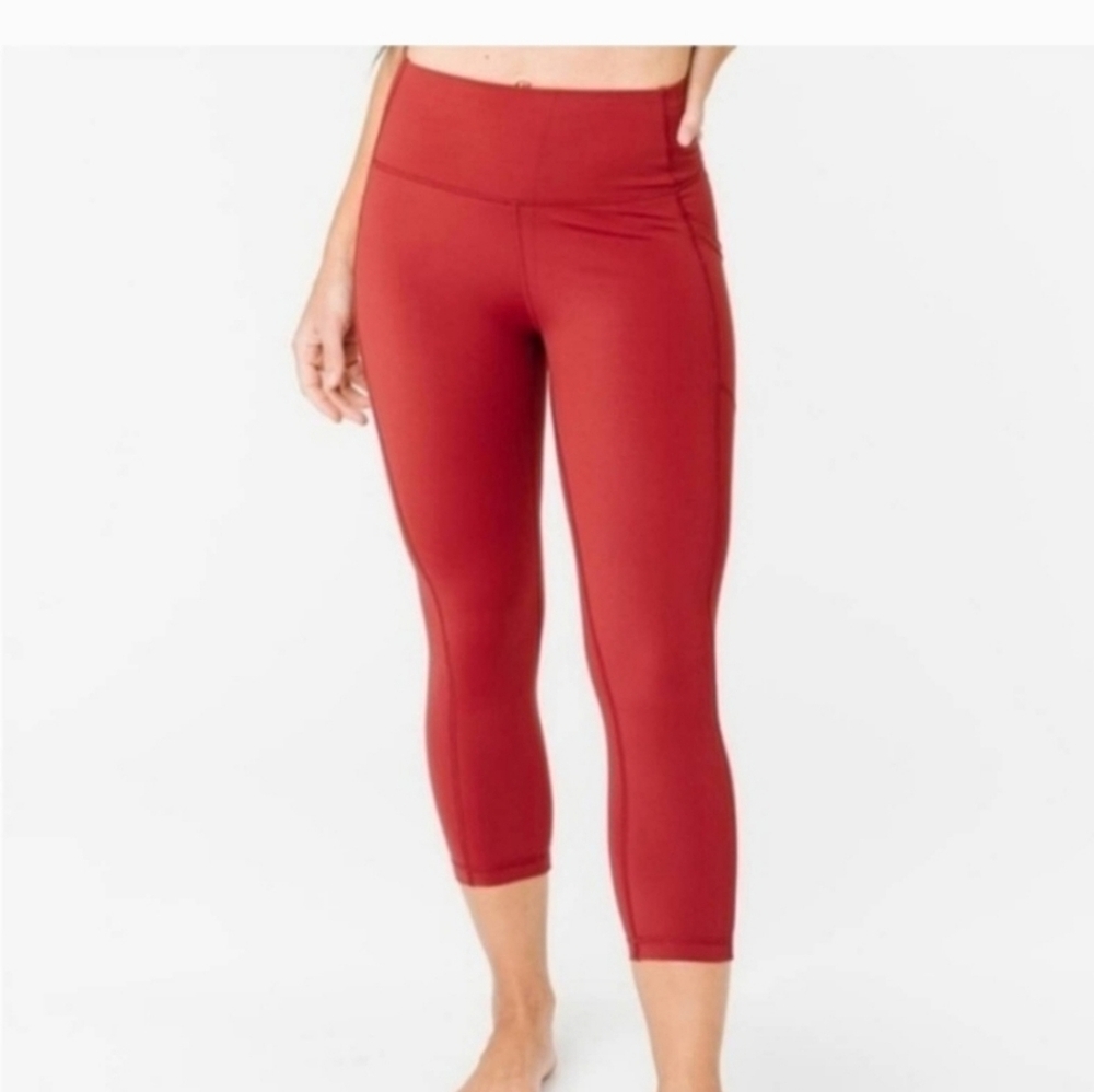 Zyia Pocket Brilliant Hi-Rise Capri Leggings Red Burgundy, Pockets‎ Women’s Sz 4